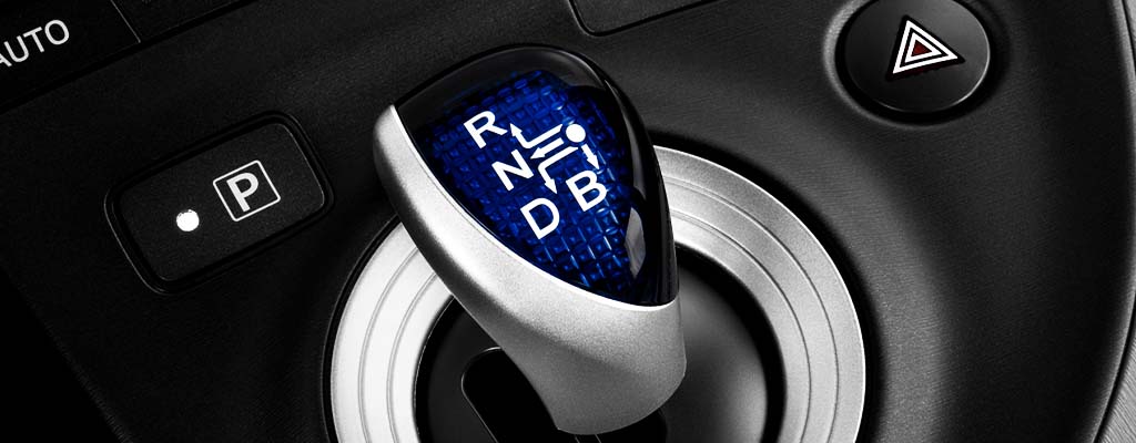 Na fotografiji je avtomatski menjalnik, kateremu je treba menjati olje.