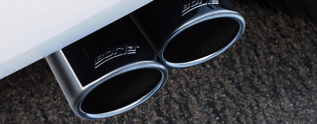 Na fotografiji je izpušna cev avta.