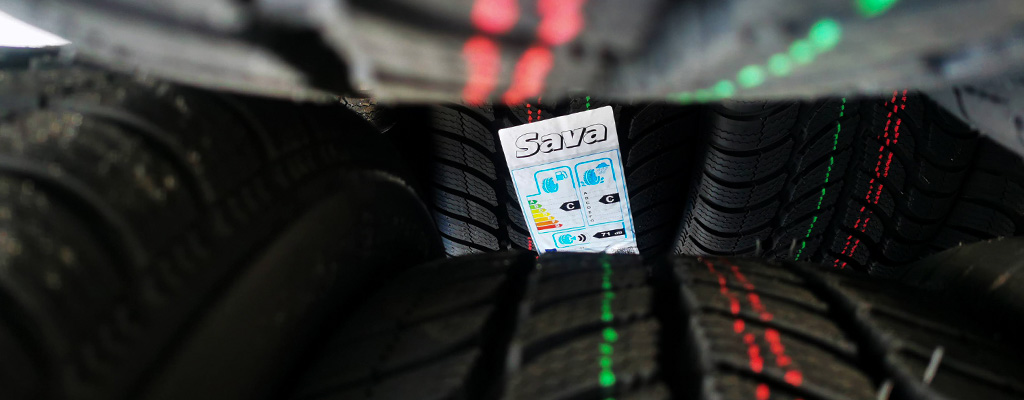 Na fotografiji so kvalitetne pnevmatike, ki jih je stranka kupila v spletni trgovini Gumenadom.si in plačala na obroke.